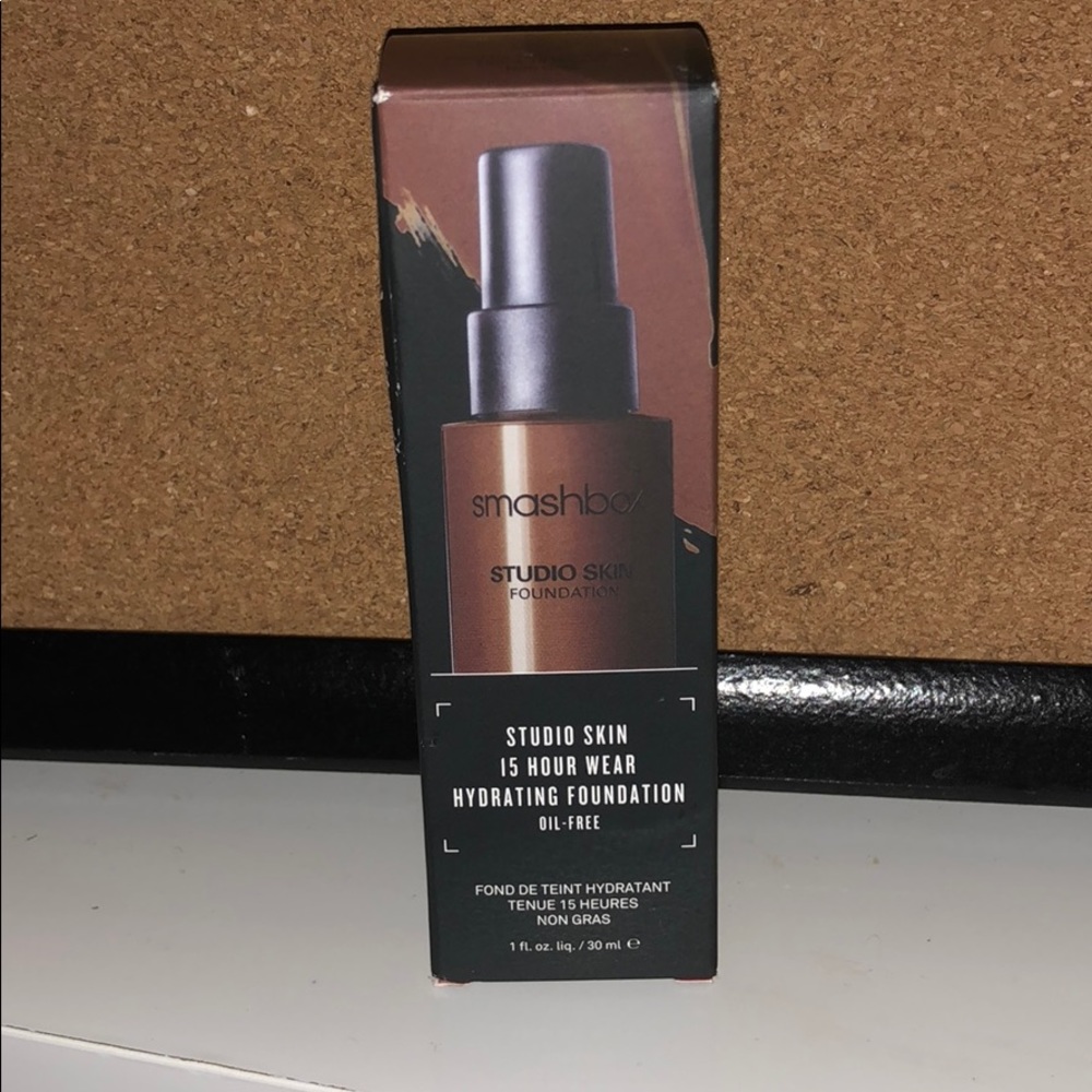 NIB Smashbox Studio Skin 15Hr Hydrating Foundation